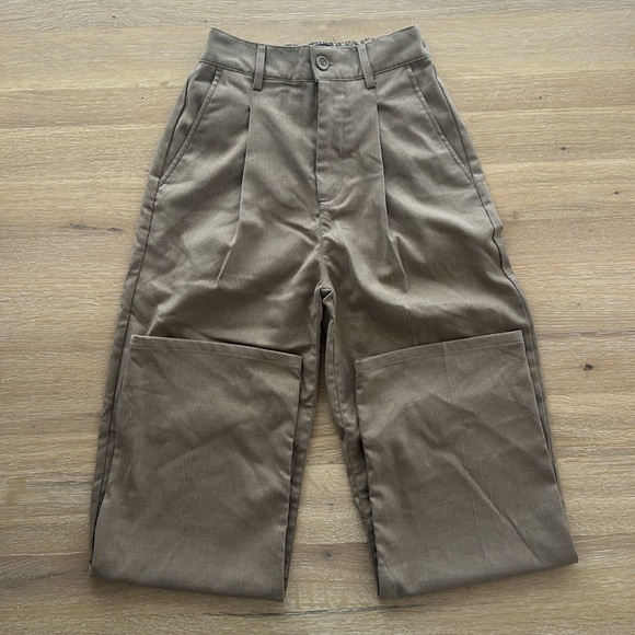 NWT Urban Outfitters Straight Leg Relaxed Trousers - Picture 2 of 4